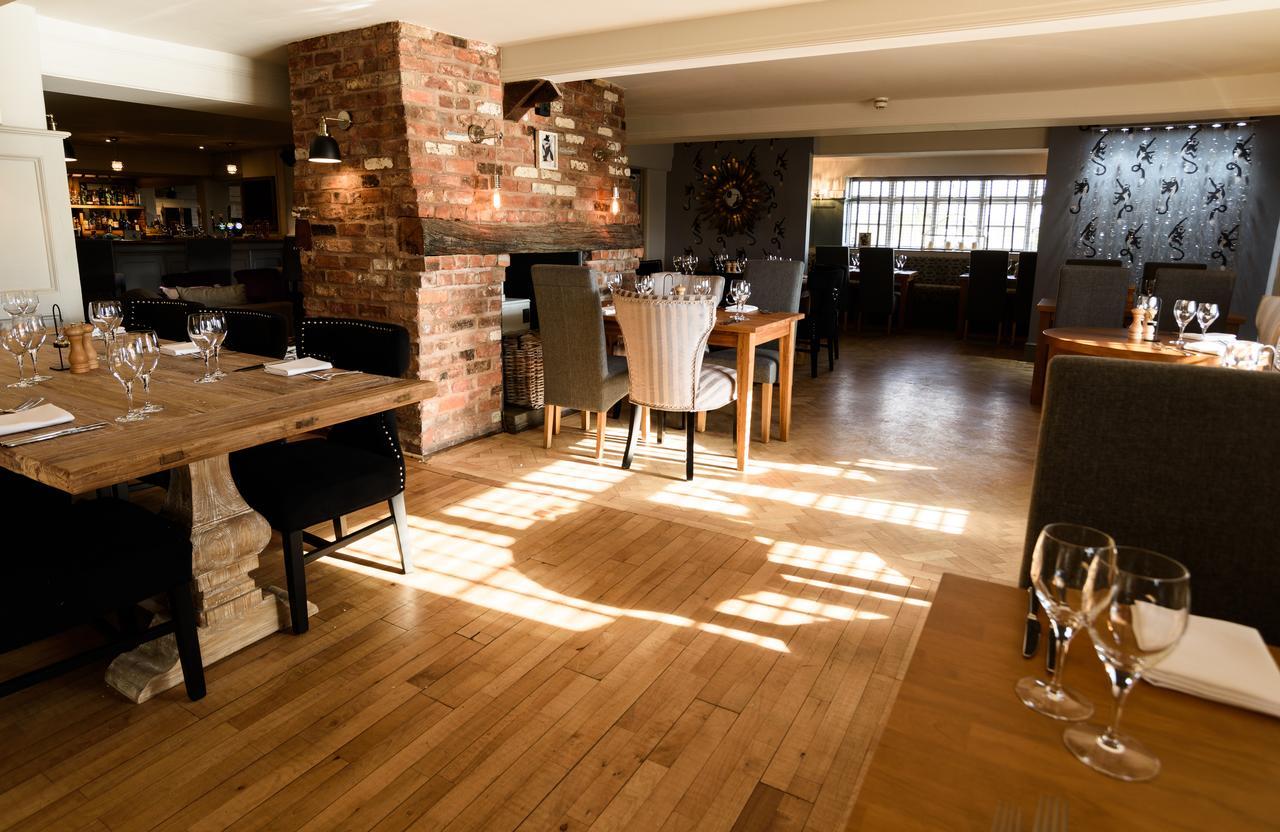 The Wheatsheaf Inn Onneley Eksteriør billede